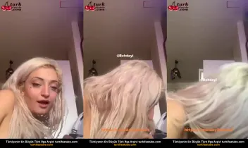 Sarışın saksafoncu çıplak performans sergiliyor