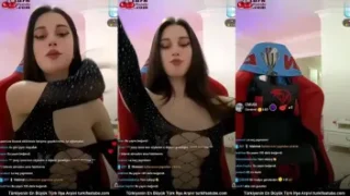 Zeynepiksy Çıplak Giyinimiyle Vücudunu Sergiledi